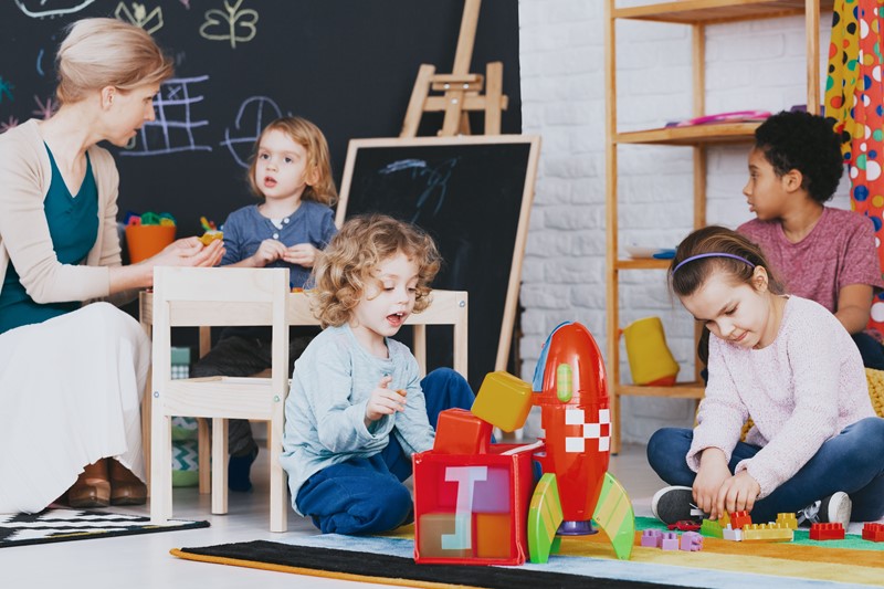 Te laat aan het werk door trage afhandeling verblijfsvergunning voor rekening van werkgever